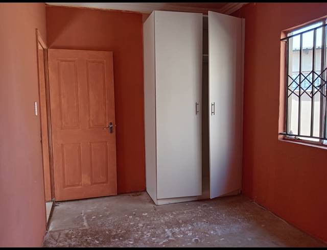 2 BEDROOM FREEHOLD FOR SALE IN VOSLOORUS